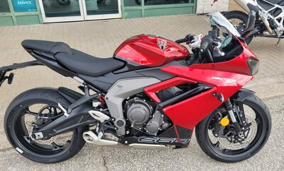 2025 Triumph DAYTONA 660 CARNIVAL RED / SAPPHIRE BLACK