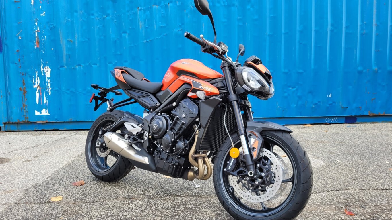 2025 Triumph STREET TRIPLE 765 R - MATTE BAJA ORANGE