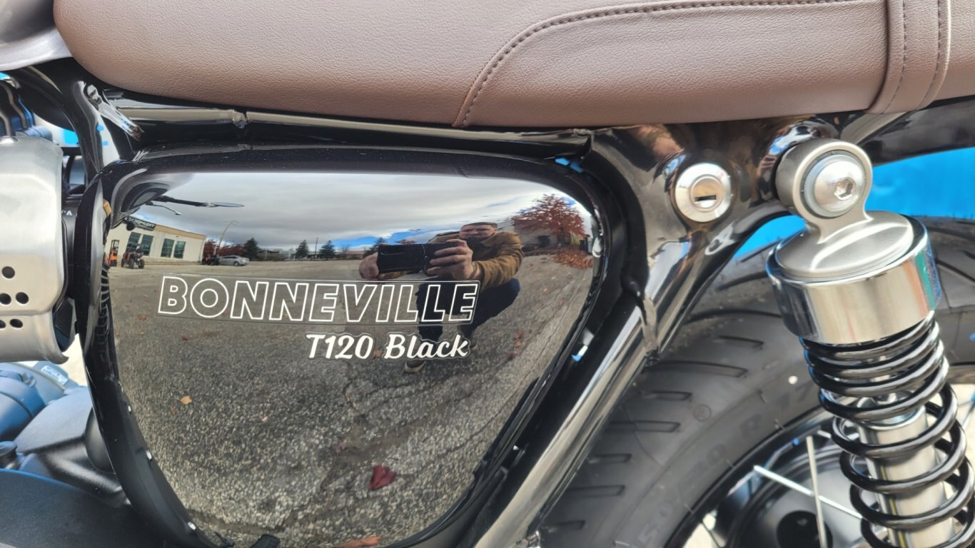 2025 Triumph BONNEVILLE T120 GRAPHITE / MATTE GRAPHITE