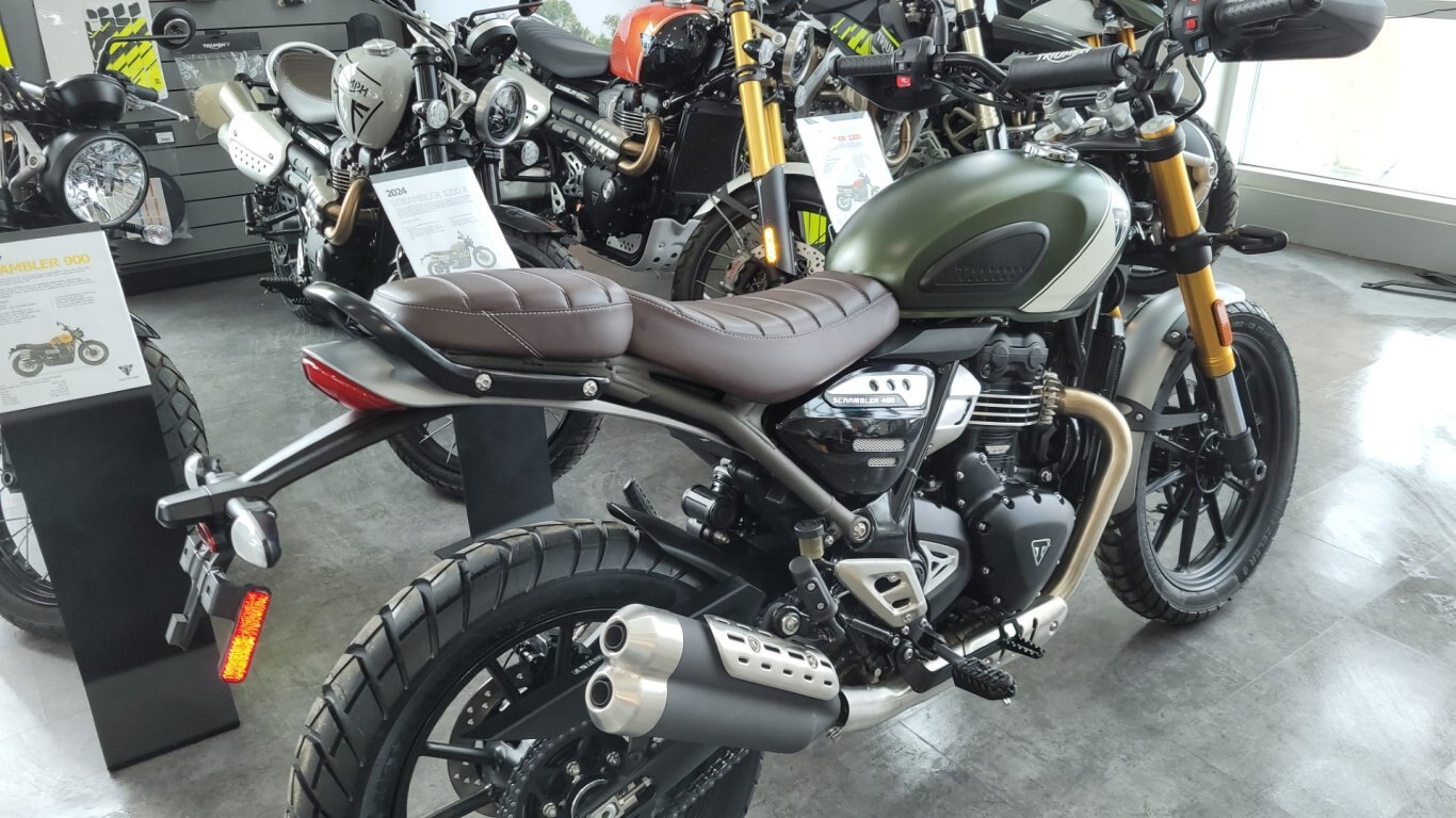 2025 Triumph SCRAMBLER 400 X MATTE KHAKI GREEN / FUSION WHITE