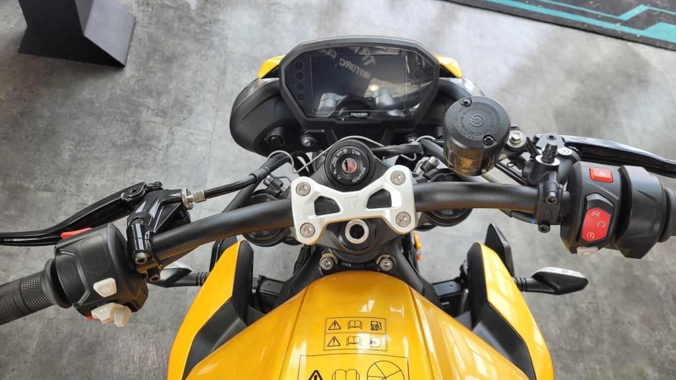 2025 Triumph STREET TRIPLE 765 RS Cosmic Yellow