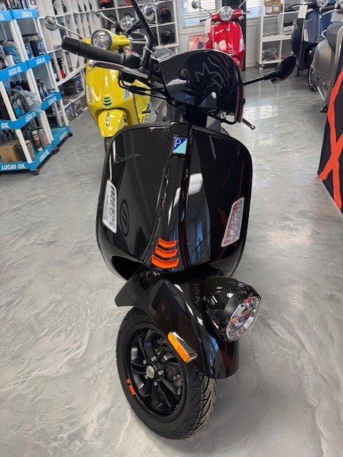 2024 Vespa GTV 300 Nero Convinto