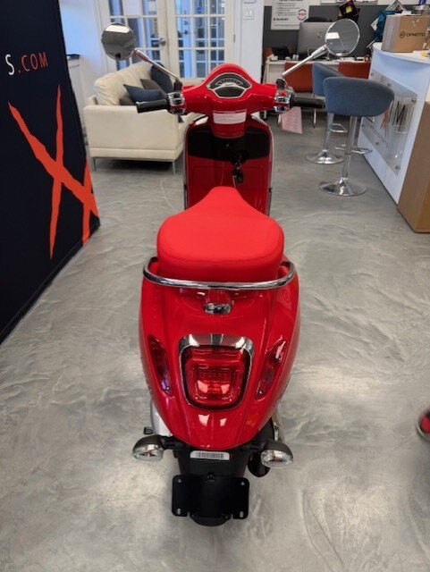 2025 Vespa Primavera 150 RED