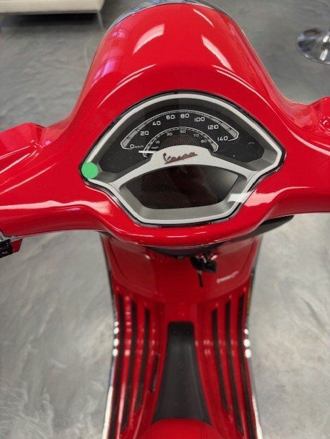 2025 Vespa Primavera 150 RED