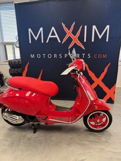 2025 Vespa Primavera 150 RED
