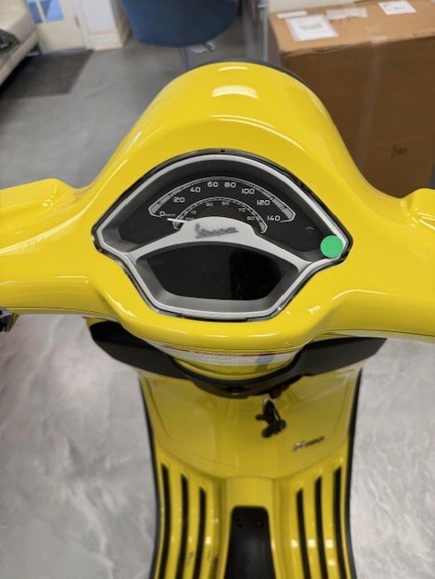 2025 Vespa Primavera 150 S Giallo Curioso