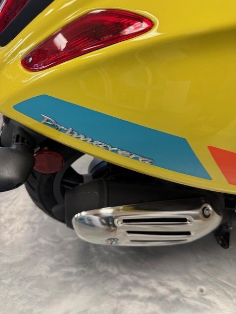 2025 Vespa Primavera 150 S Giallo Curioso
