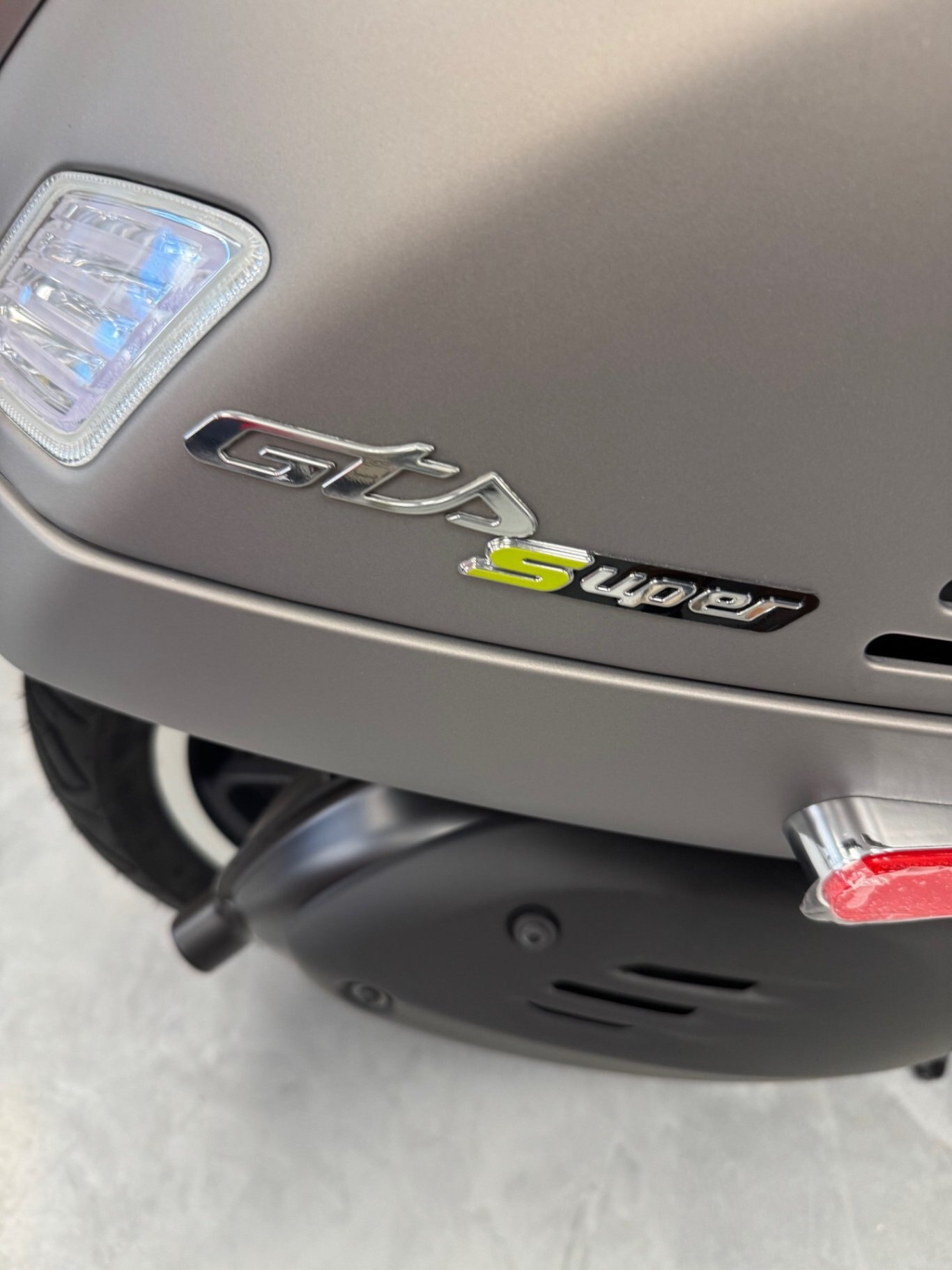 2024 Vespa GTS 300 HPE SUPER TECH