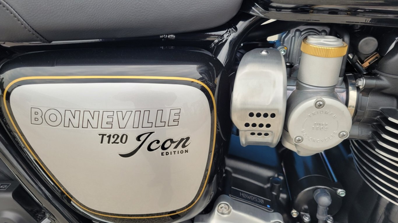 2025 TRIUMPH BONNEVILLE T120 ICON EDITION