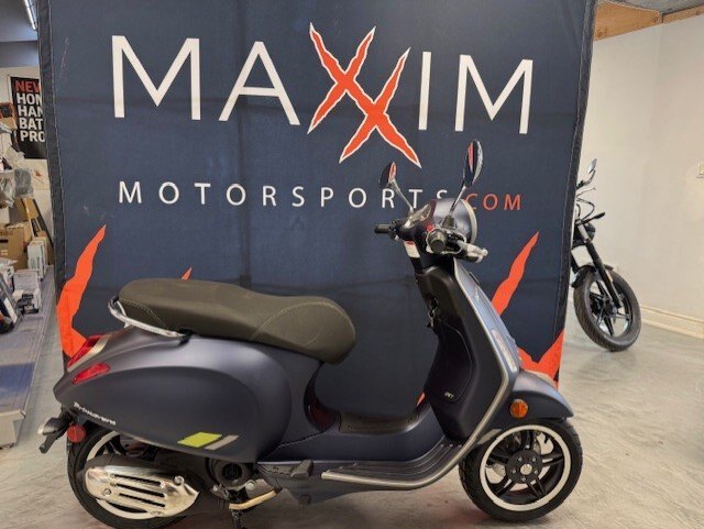 2025 Vespa Primavera 50 Blu Energico Glossy