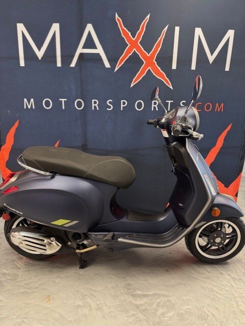 2025 Vespa Primavera 50 Blu Energico Glossy