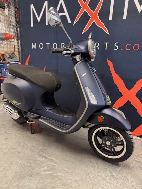 2025 Vespa Primavera 50 Blu Energico Glossy