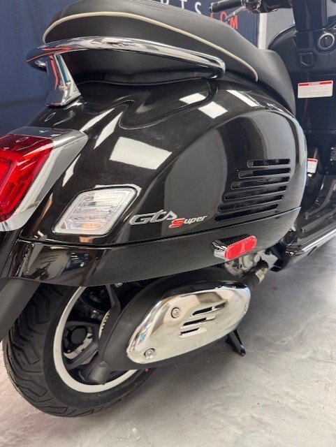 2025 Vespa GTS 310 Super Nero Convinto