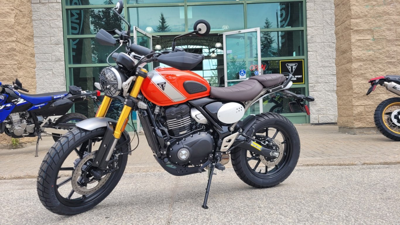 2026 Triumph SCRAMBLER 400 X Aluminum / Baja Orange