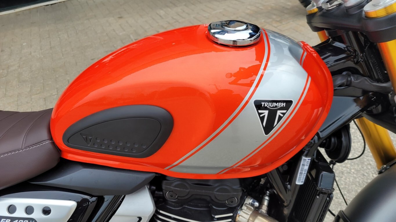 2026 Triumph SCRAMBLER 400 X Aluminum / Baja Orange