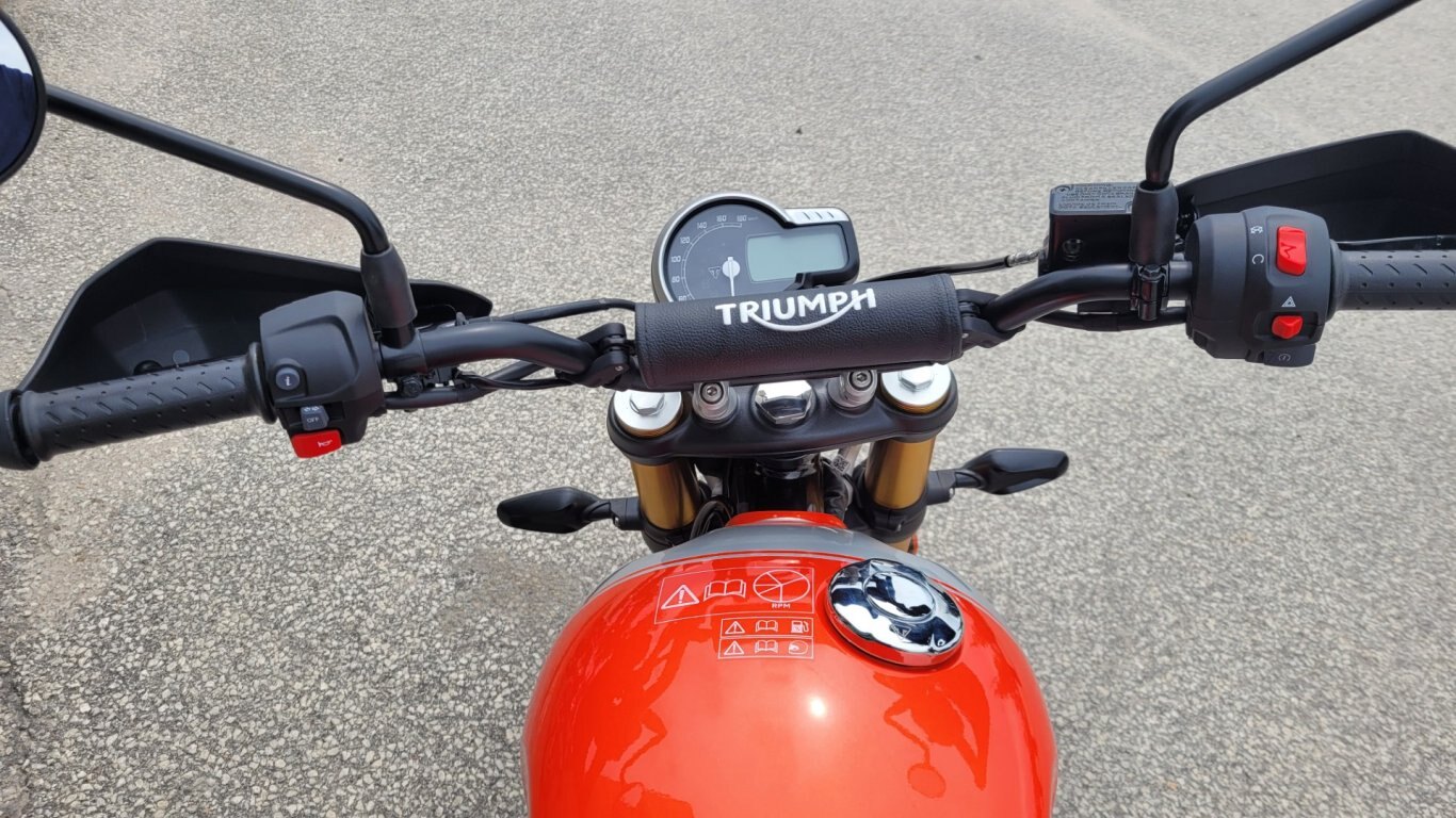 2026 Triumph SCRAMBLER 400 X Aluminum / Baja Orange