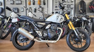 2026 Triumph SPEED 400 Pearl Metallic White and Phantom Black