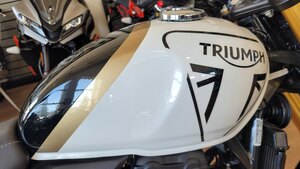 2026 Triumph SPEED 400 Pearl Metallic White and Phantom Black