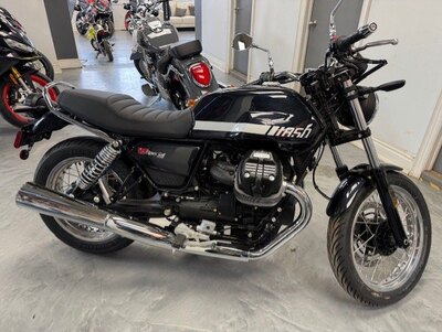 2024 Moto Guzzi V7 Special Silver Stripe Monochrome