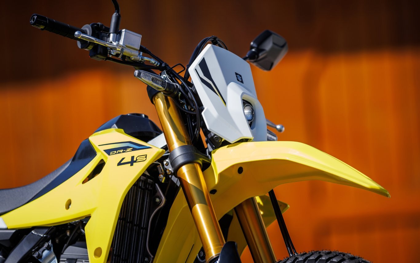 2025 Suzuki DR Z4S Champion Yellow No. 2 / Solid Special White (C1C)