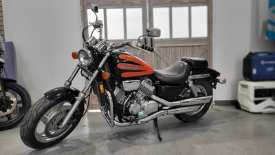 1999 HONDA MAGNA V4 750