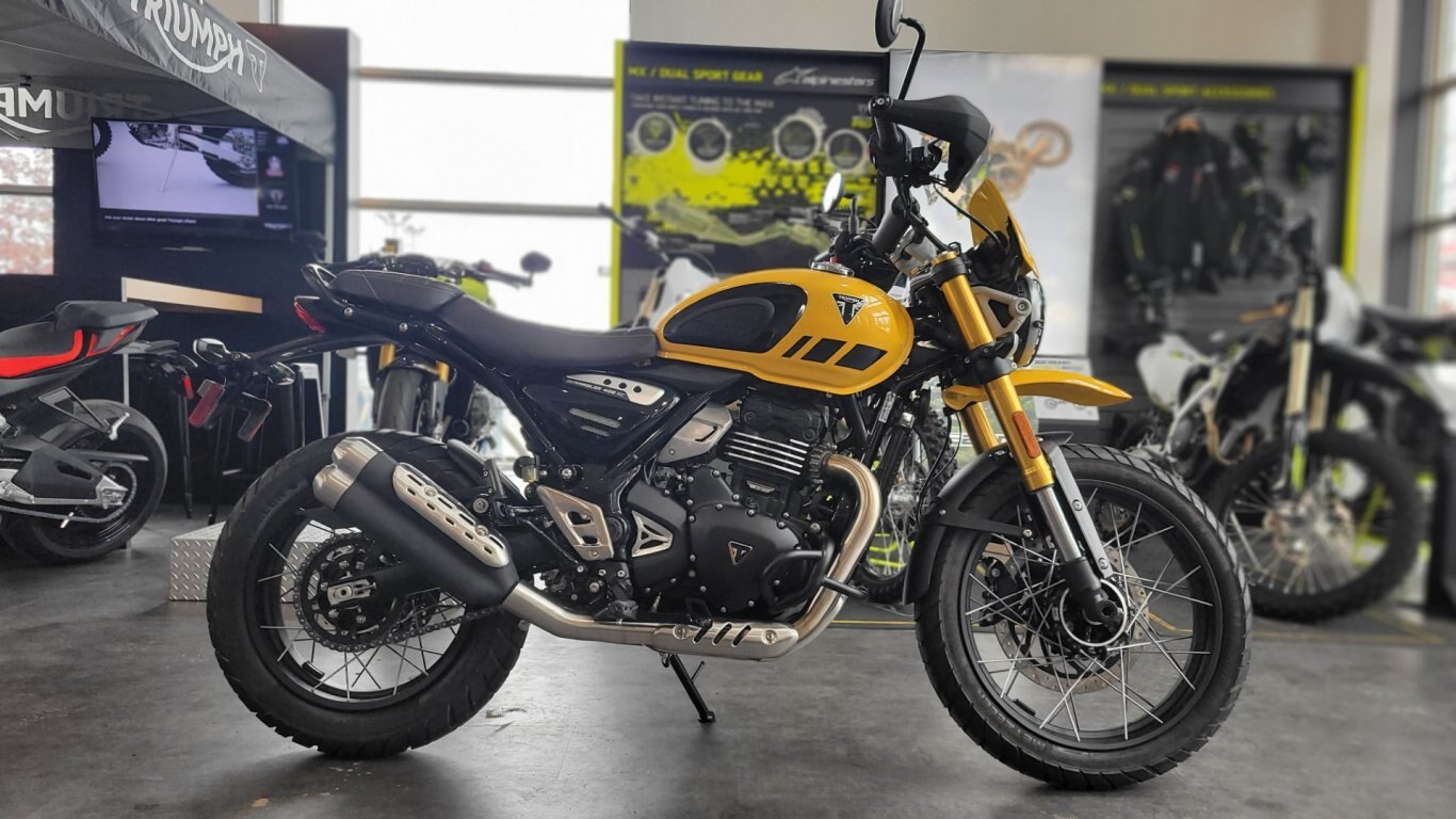 2026 TRIUMPH SCRAMBLER 400 XC RACING YELLOW