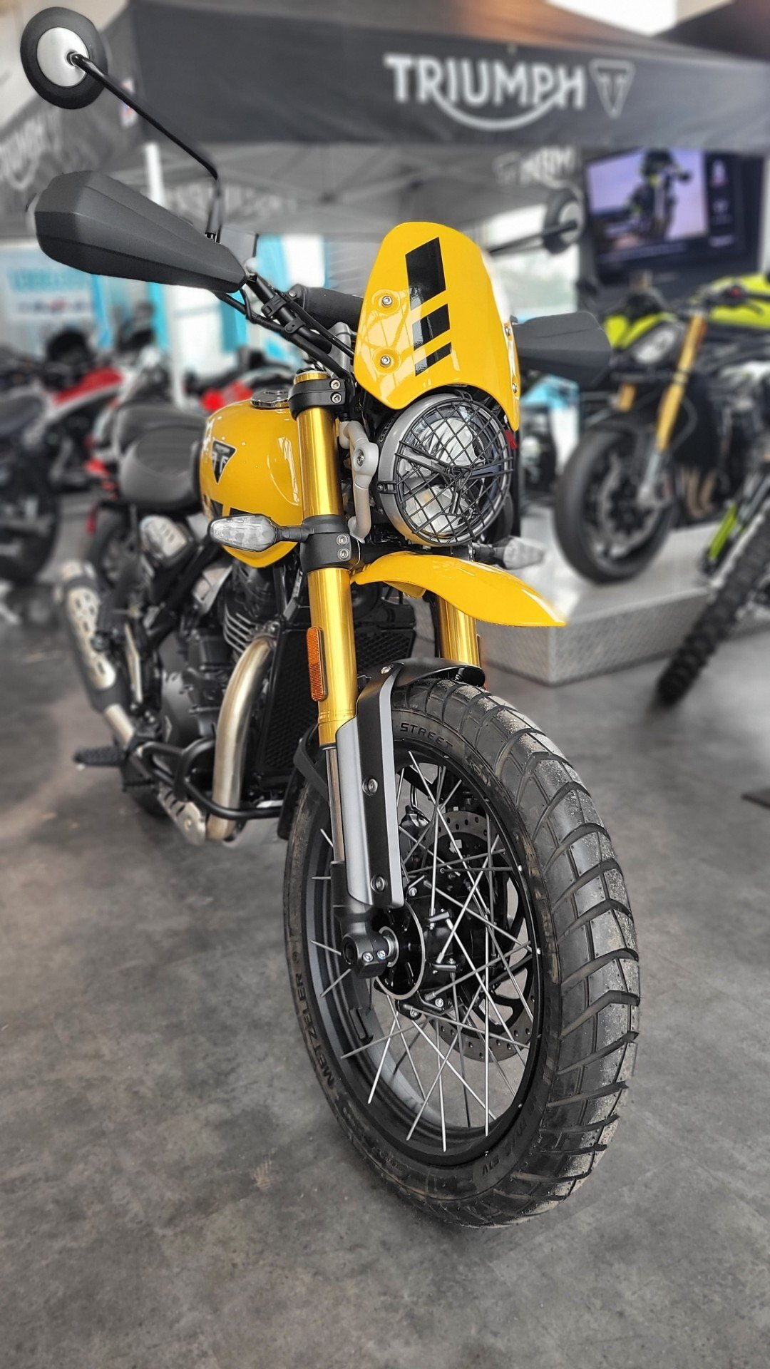 2026 TRIUMPH SCRAMBLER 400 XC RACING YELLOW