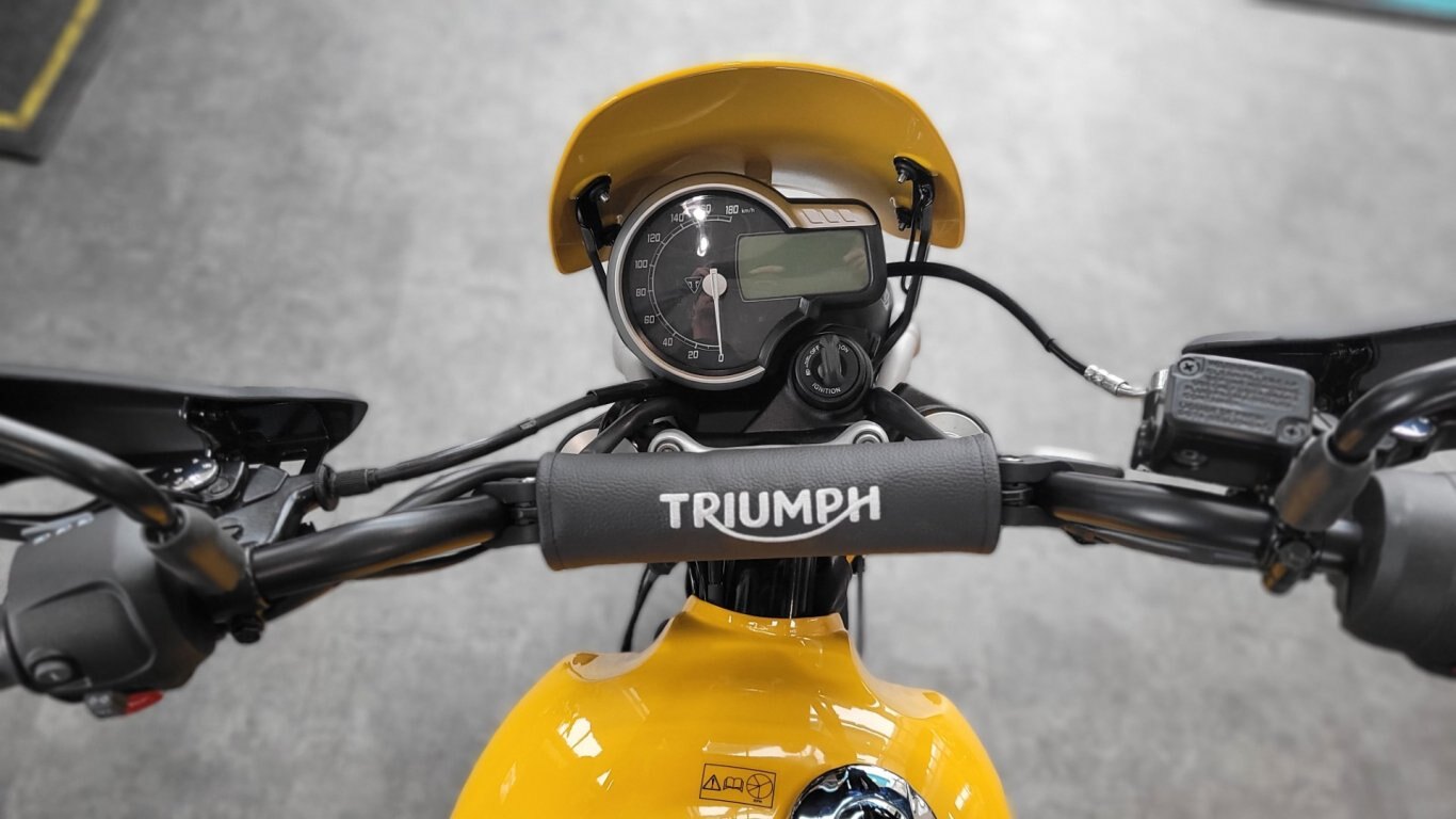 2026 TRIUMPH SCRAMBLER 400 XC RACING YELLOW