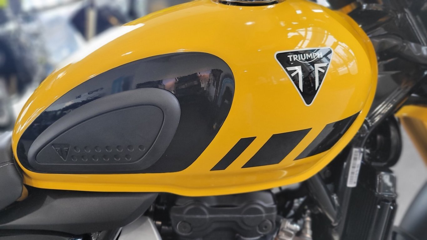2026 TRIUMPH SCRAMBLER 400 XC RACING YELLOW
