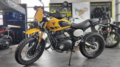 2026 TRIUMPH SCRAMBLER 400 XC - RACING YELLOW
