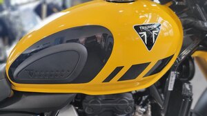 2026 TRIUMPH SCRAMBLER 400 XC RACING YELLOW