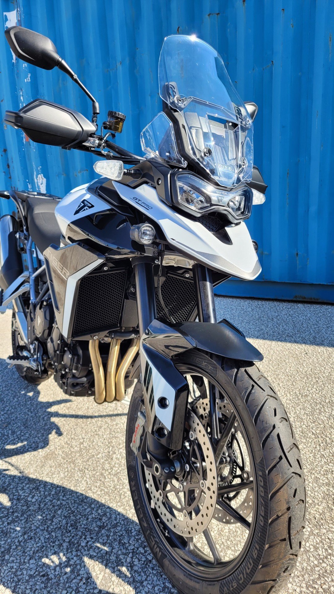2025 Triumph Tiger 900 GT PRO Snowdonia White / Sapphire Black