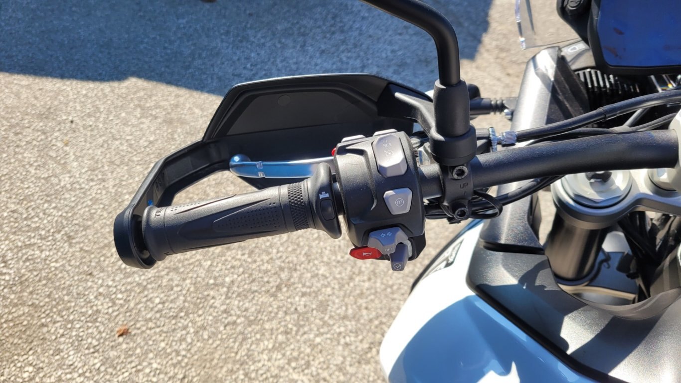 2025 Triumph Tiger 900 GT PRO Snowdonia White / Sapphire Black