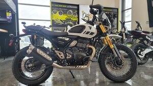 2026 Triumph SCRAMBLER 400 XC Vanilla White