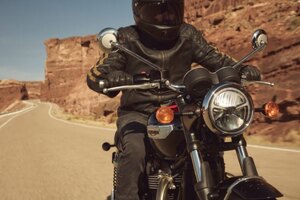 2026 Triumph Bonneville T100 Jet black / Diablo red