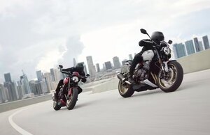 2026 Triumph Trident 800 Carnival red