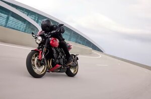 2026 Triumph Trident 800 Carnival red