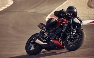 2026 Triumph Street Triple 765 RS Carnival Red