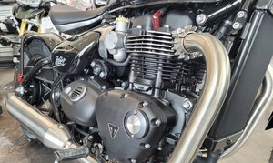 2026 Triumph Bonneville Bobber Jet black