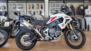 2026 Triumph TIGER 1200 Desert Edition Crystal white