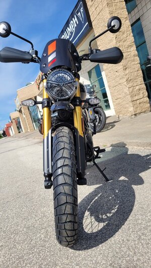 2026 TRIUMPH SCRAMBLER 400 XC STONE GREY