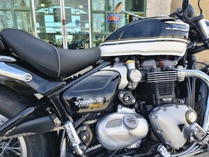 2026 Triumph Bonneville Speedmaster Sapphire Black