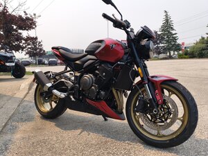 2026 Triumph Trident 800 Carnival red