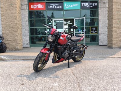 2026 Triumph Trident 800 Carnival red