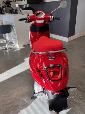 2027 Vespa Primavera 150 RED
