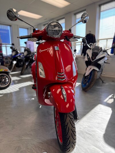 2027 Vespa Primavera 150 RED
