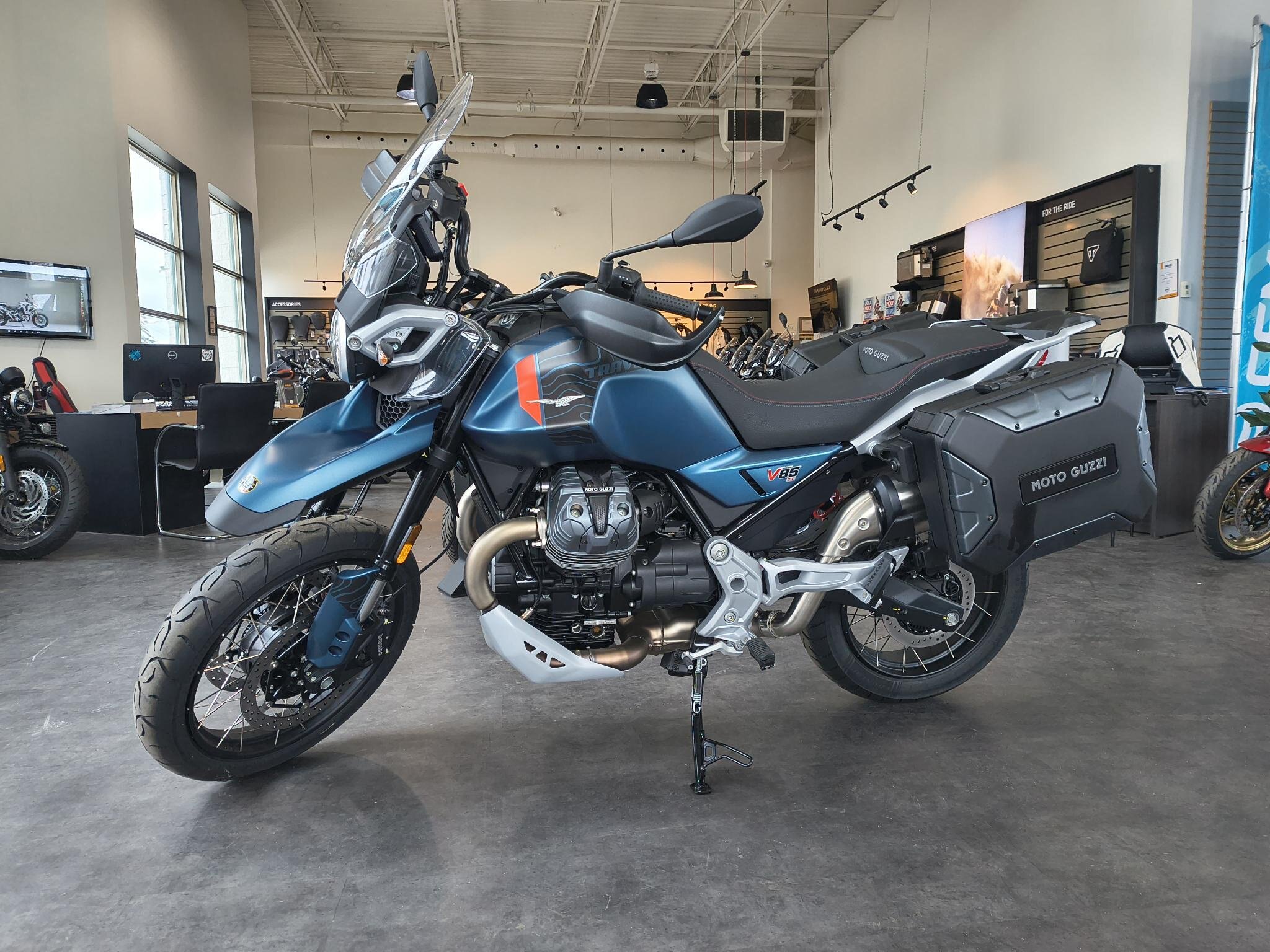 2027 Moto Guzzi V85 TT Travel Blu Zefiro