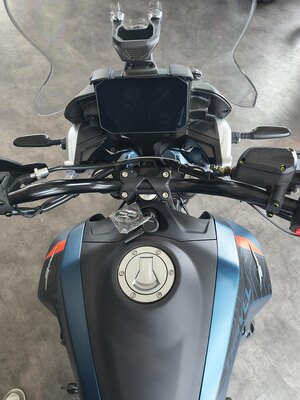 2027 Moto Guzzi V85 TT Travel Blu Zefiro
