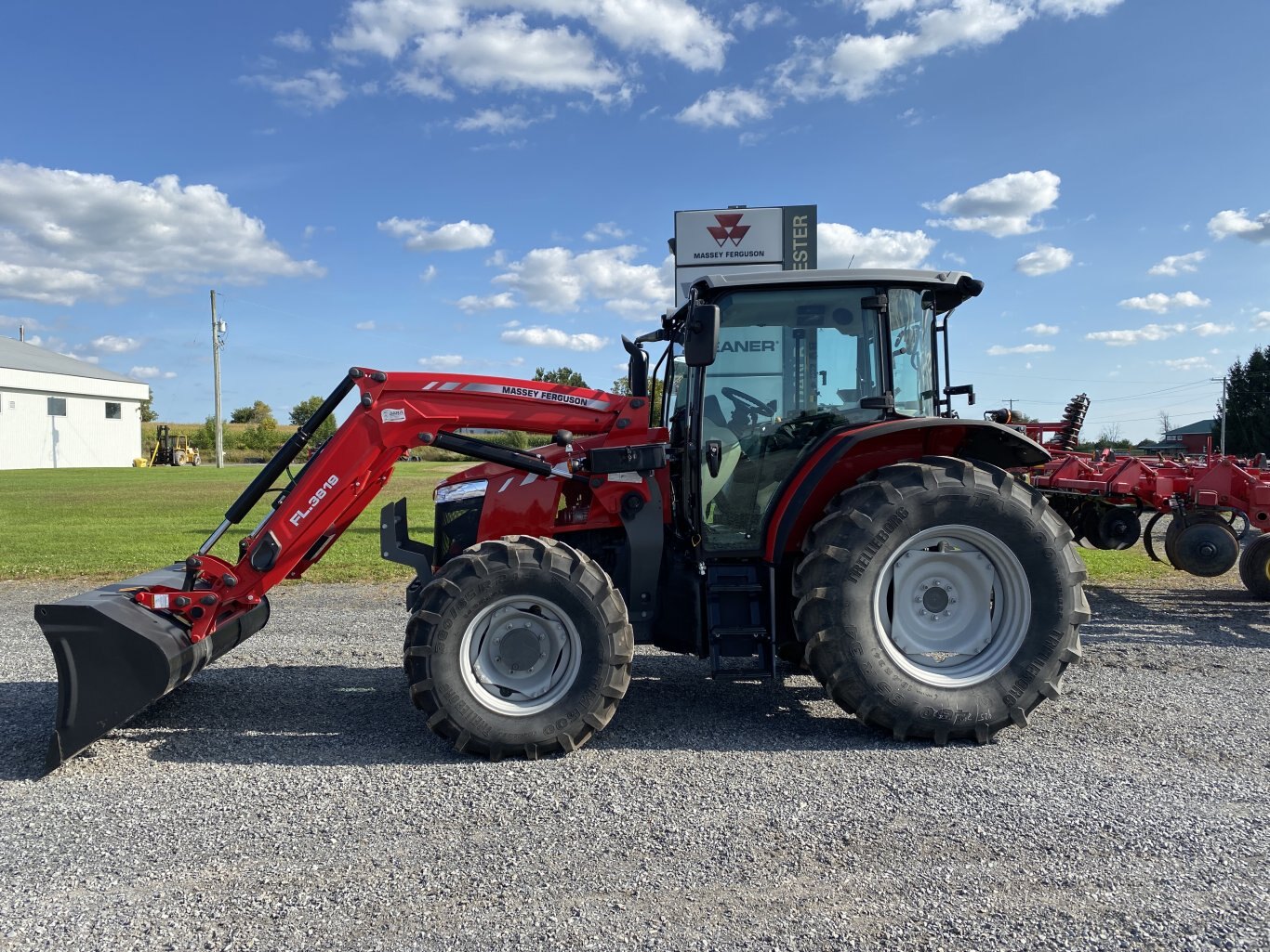 Massey Ferguson 5711D Mid Range Dyna 4 Transmission Tractor