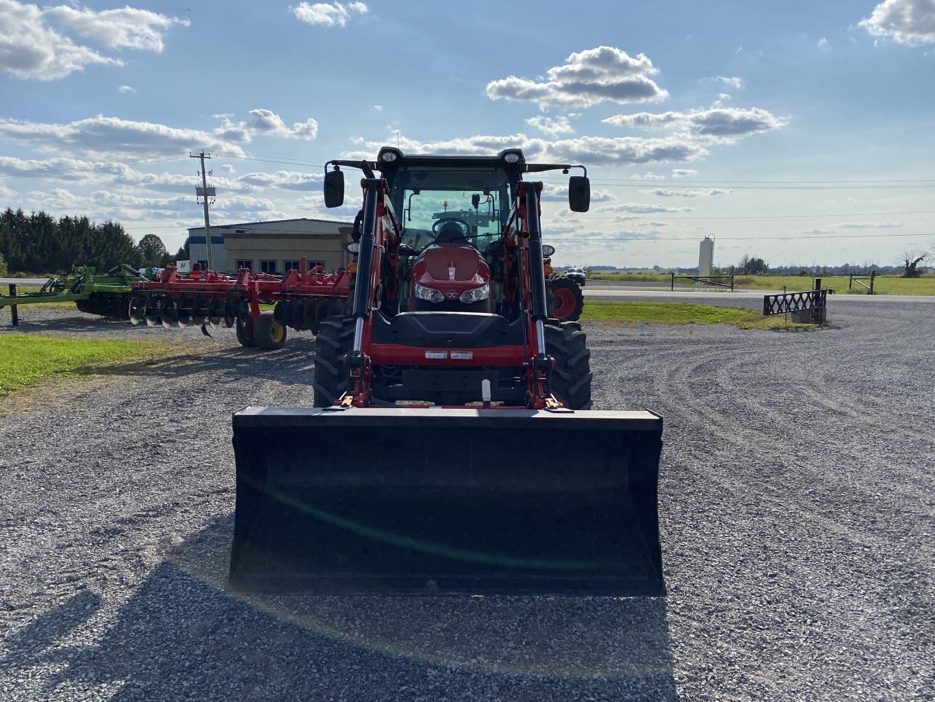 Massey Ferguson 5711D Mid Range Dyna 4 Transmission Tractor